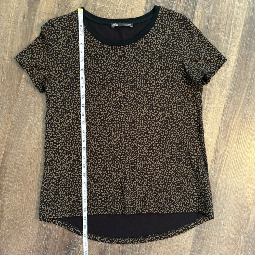 Zara Women's Short Sleeve Leopard Print Tee - Black and Gold Brown Size Medium